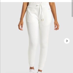 NWT WHITNEYXGYMSHARK UNBLEACHED WHITE JOGGERS (SM)